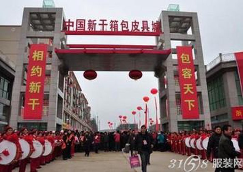 在众多的皮具品牌中,挑选一款适合男士的真皮钱包并非易事。今天我们就一起来看看目前市面上备受推崇的十大品牌,帮你轻松选出心仪的那只。